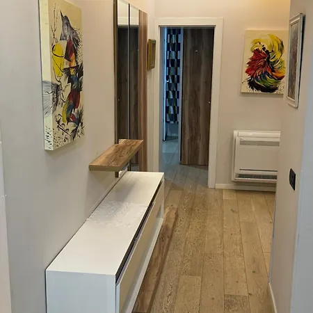 Urban Oasis Center דירה טיראנה