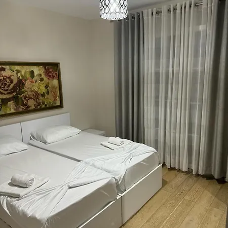 Urban Oasis Center Apartment